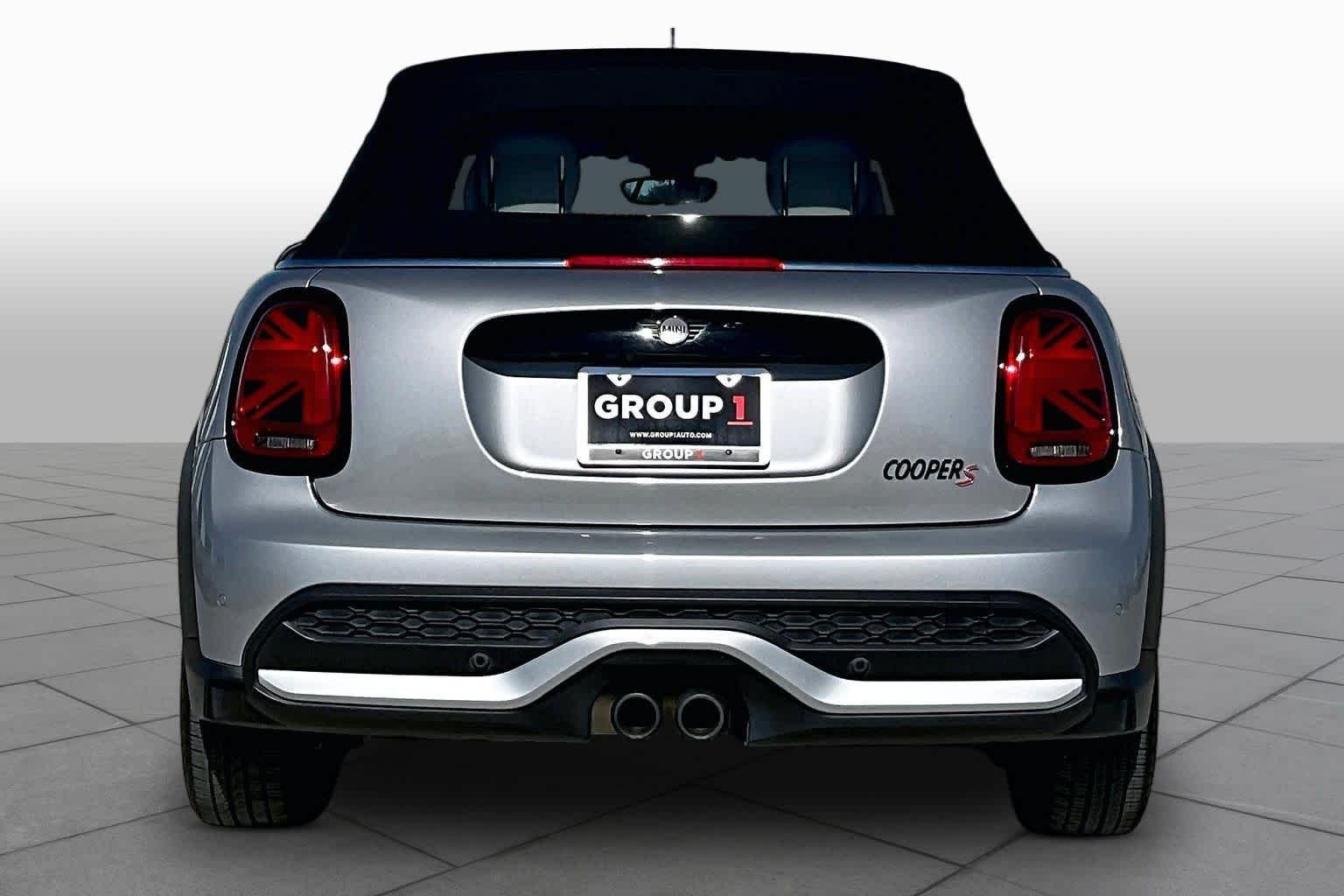 Used 2024 Melting Silver III Metallic MINI Cooper S image 4