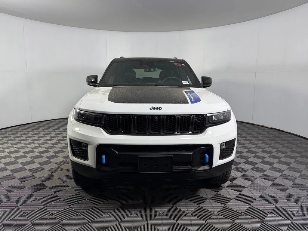 Used 2025 White Jeep Trailhawk 4xe image 4