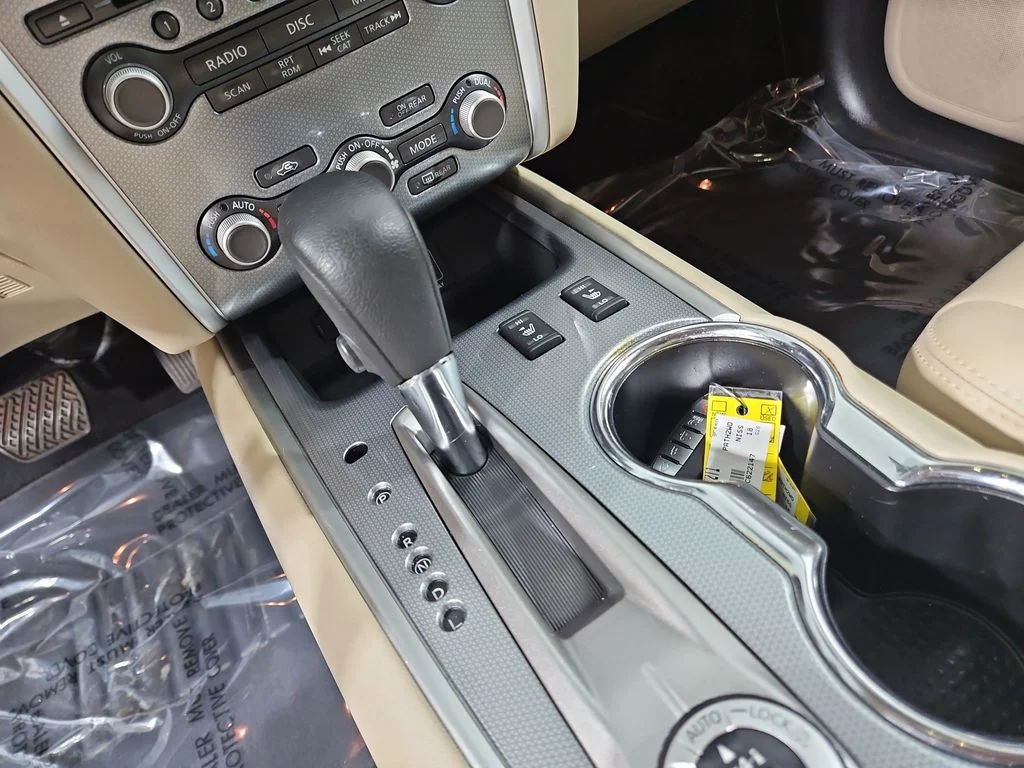 Used 2018 Green Nissan SL image 24