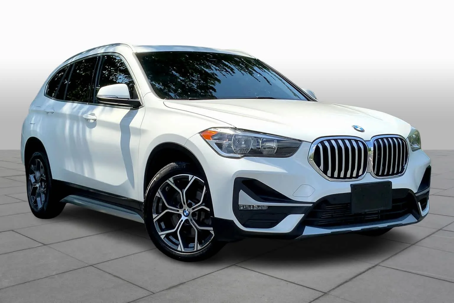 Used 2020 Alpine White BMW xDrive28i image 2