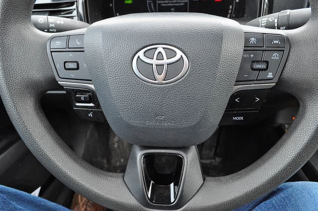 Used 2025  Toyota LE image 28