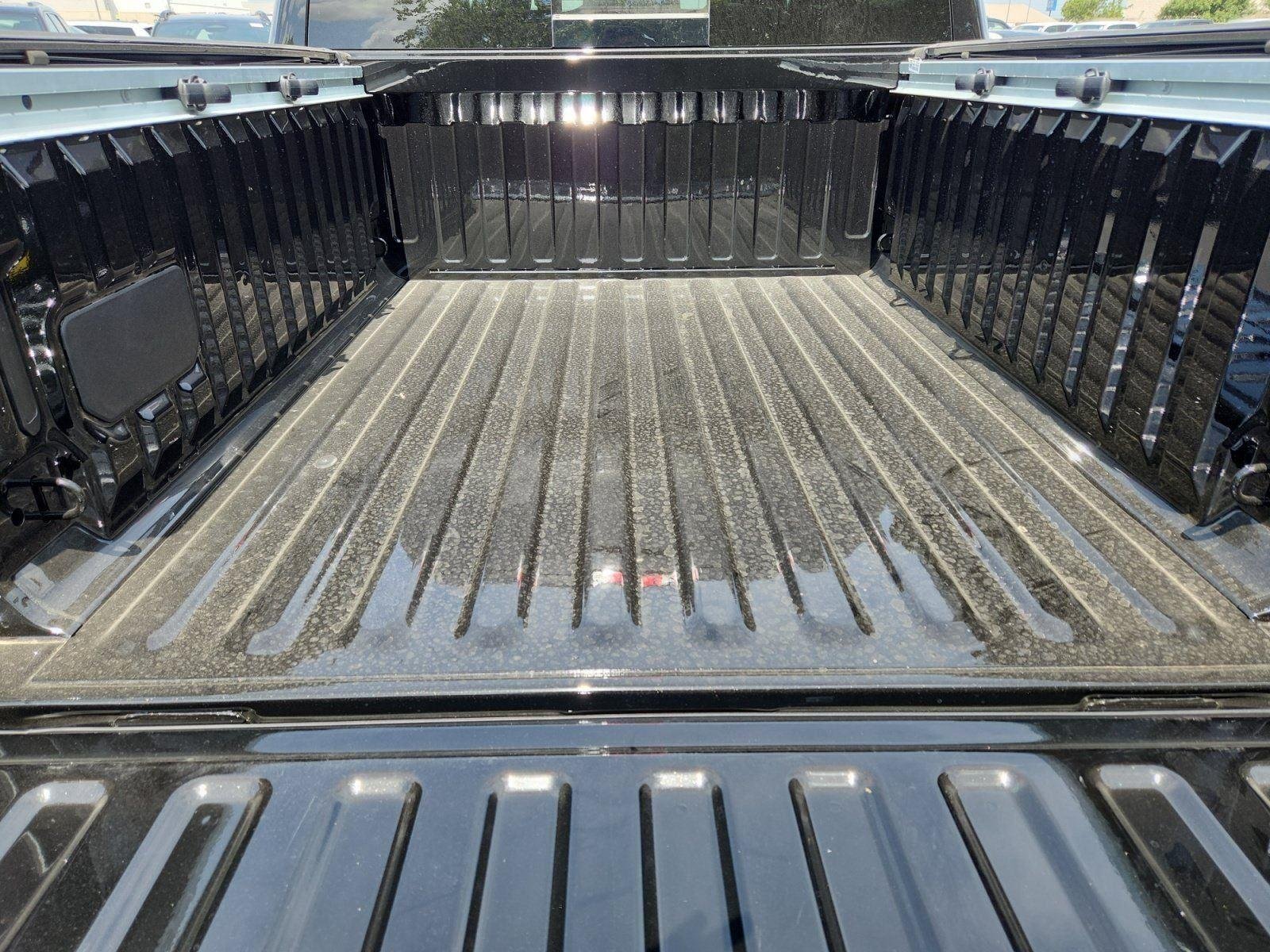 New 2026 Diamond Black Crystal Pearl-Coat Exterior Paint RAM Lone Star image 25
