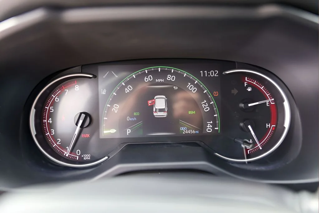 Used 2025 White Toyota XLE image 11