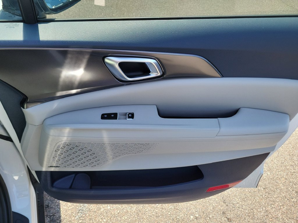 New 2026 Snow White Pearl Kia SX Prestige image 10