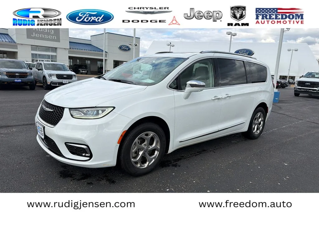 2021 Chrysler Pacifica Limited's photo