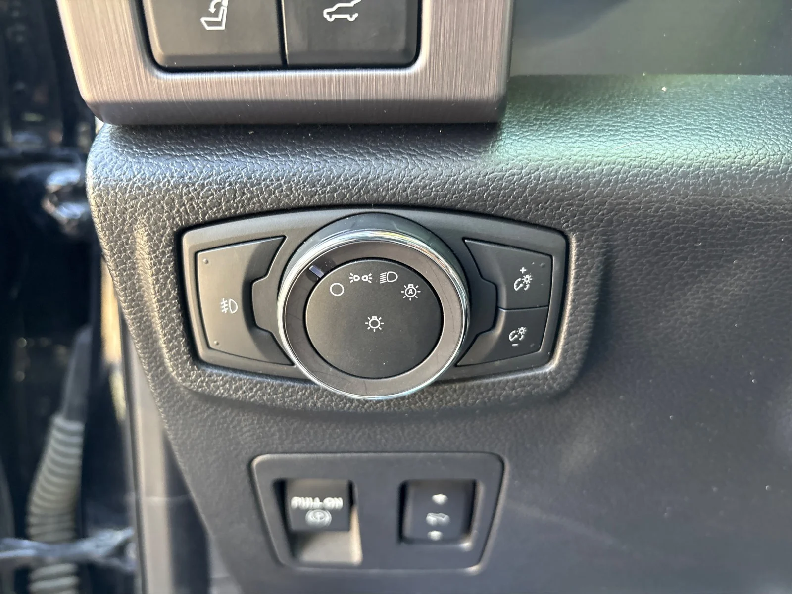 Used 2018 Black Ford Platinum image 17