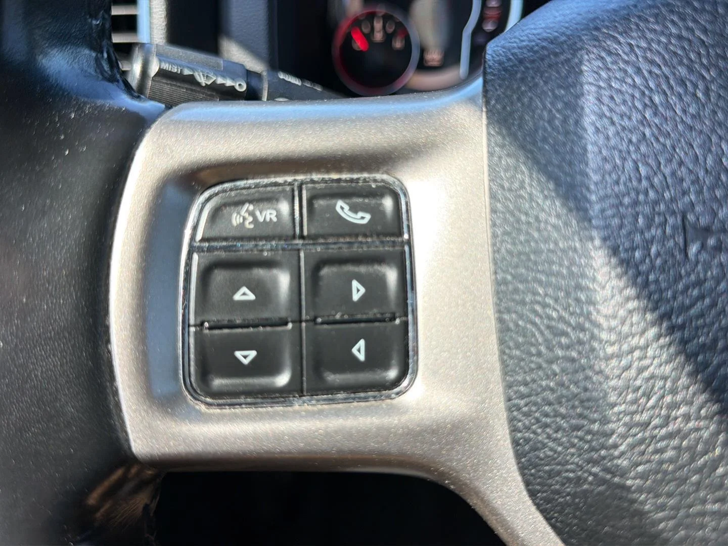 Used 2018  RAM Laramie image 12