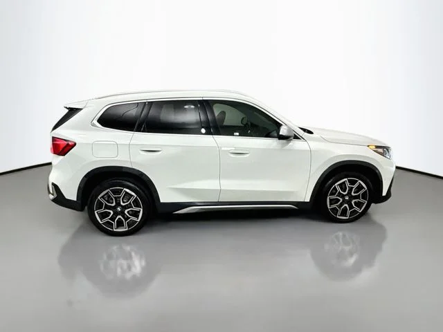 Used 2023 White BMW xDrive28i image 8
