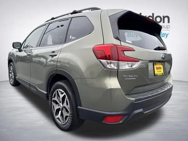 Used 2020 Jasper Green Metallic Subaru Premium image 5