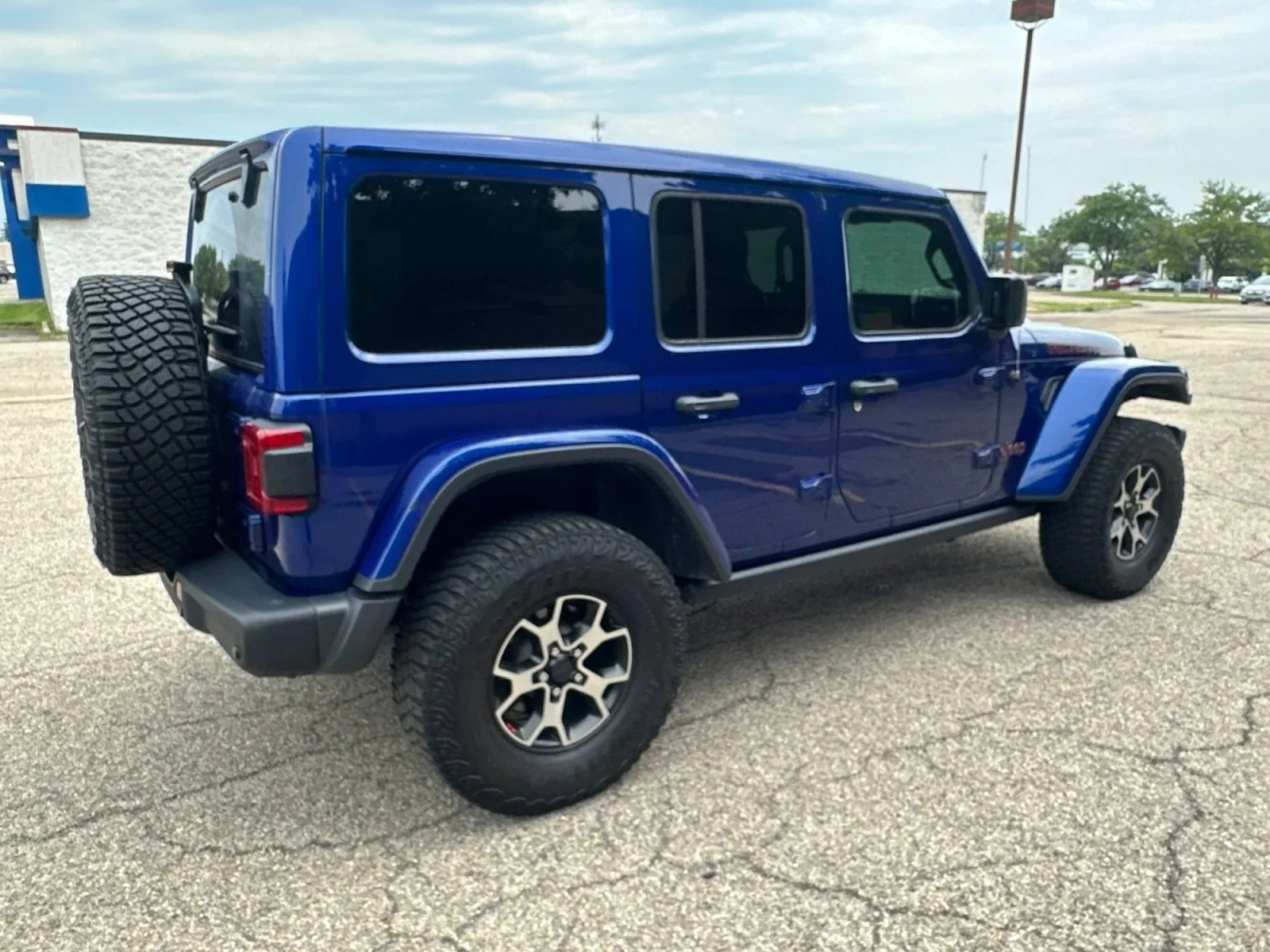 Used 2020 Ocean Blue Metallic Clearcoat Jeep Rubicon image 19