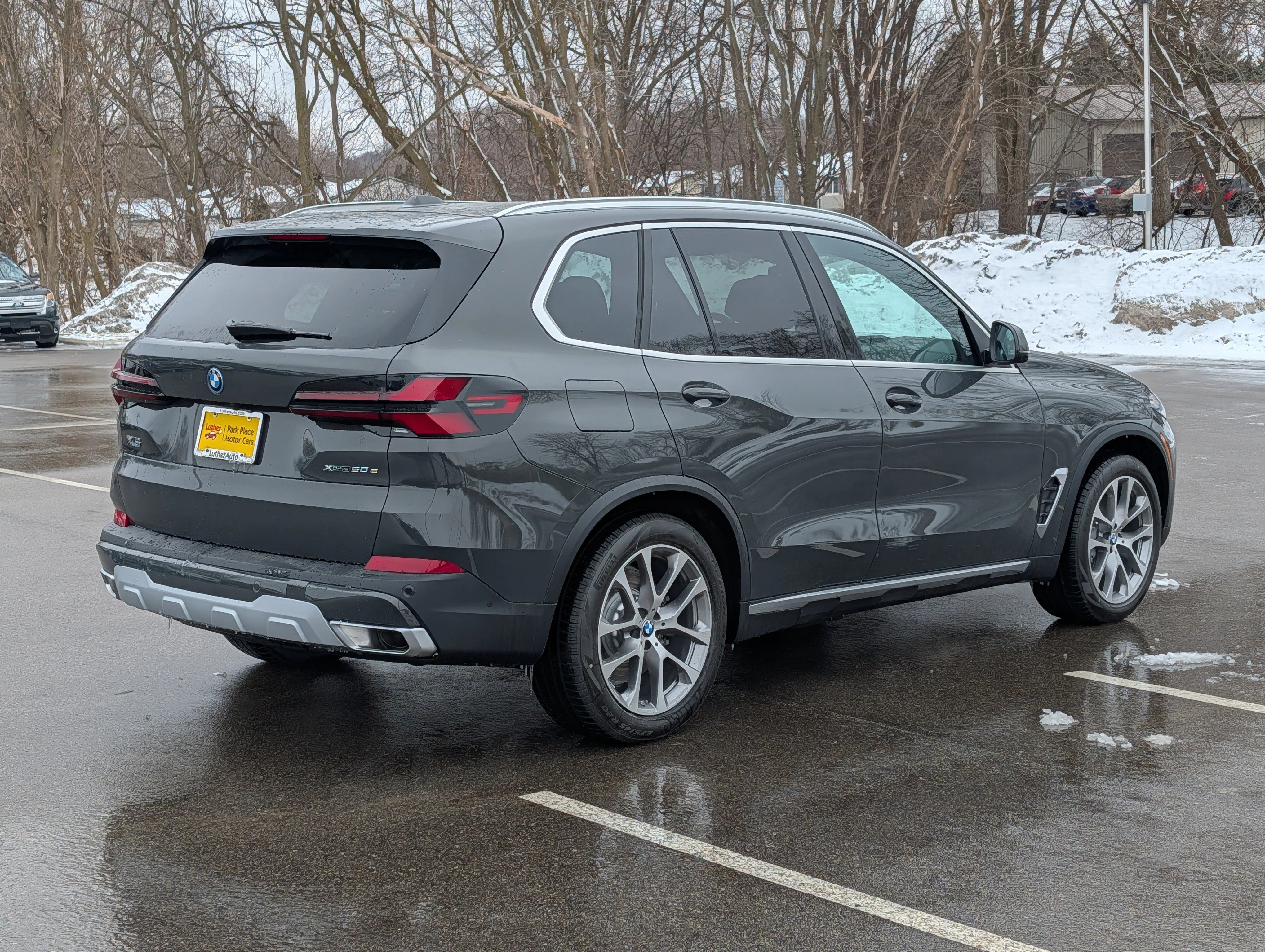 New 2026 Dravit Grey Metallic BMW xDrive50e image 2