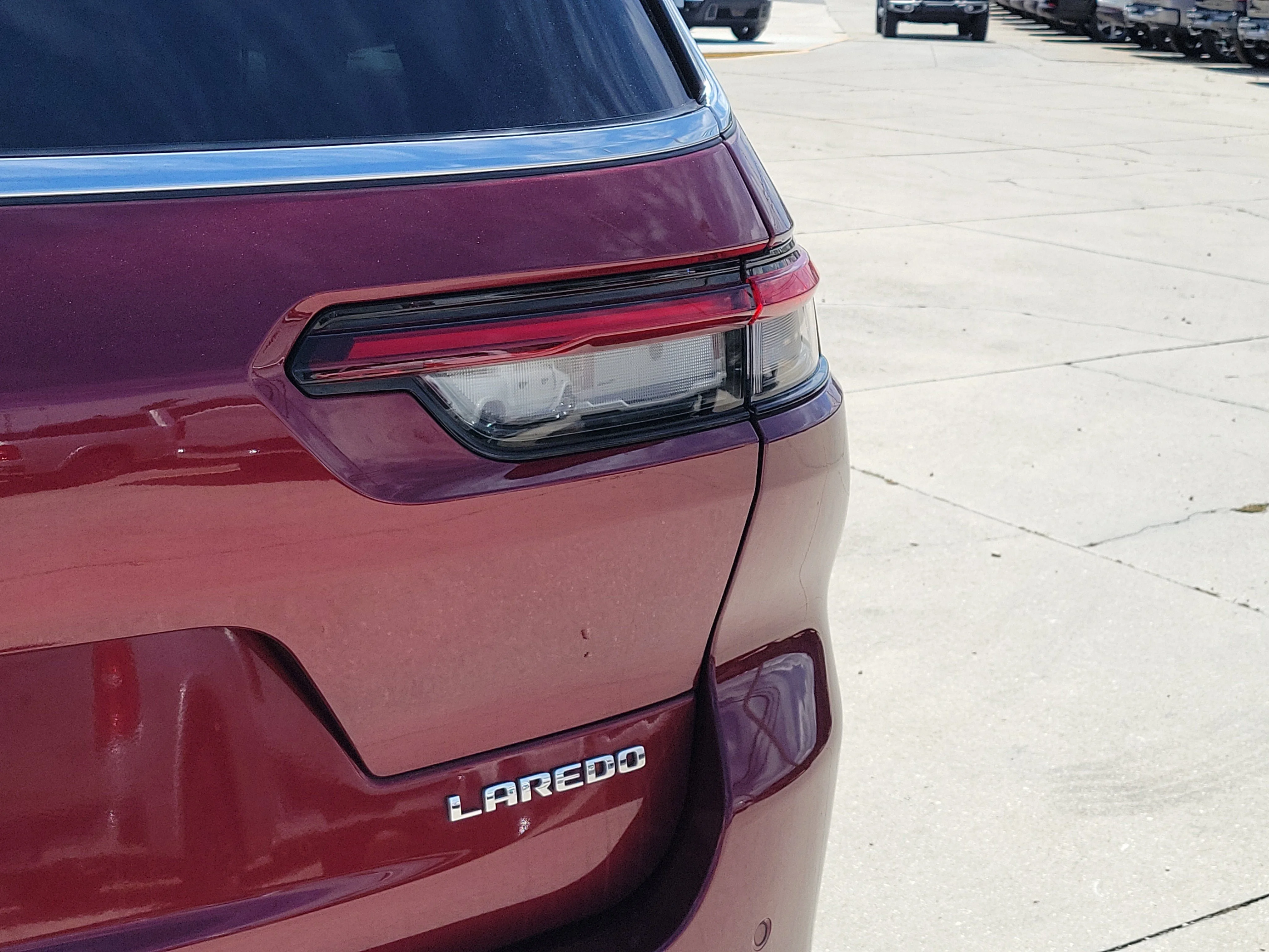 Used 2023 Velvet Red Pearlcoat Jeep Laredo image 11
