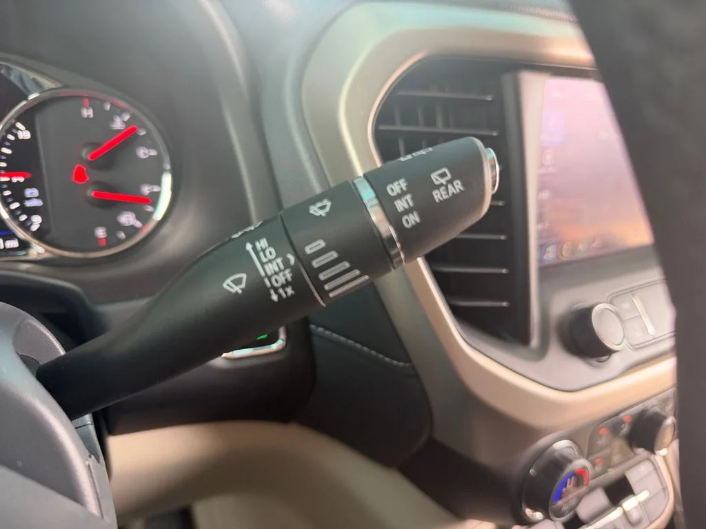 Used 2023 White GMC Denali image 22