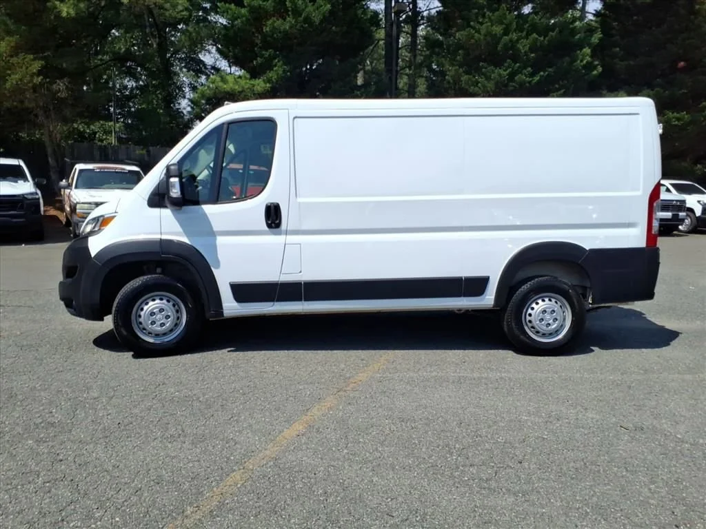 Used 2025 Bright White Clea Ram Tradesman image 38