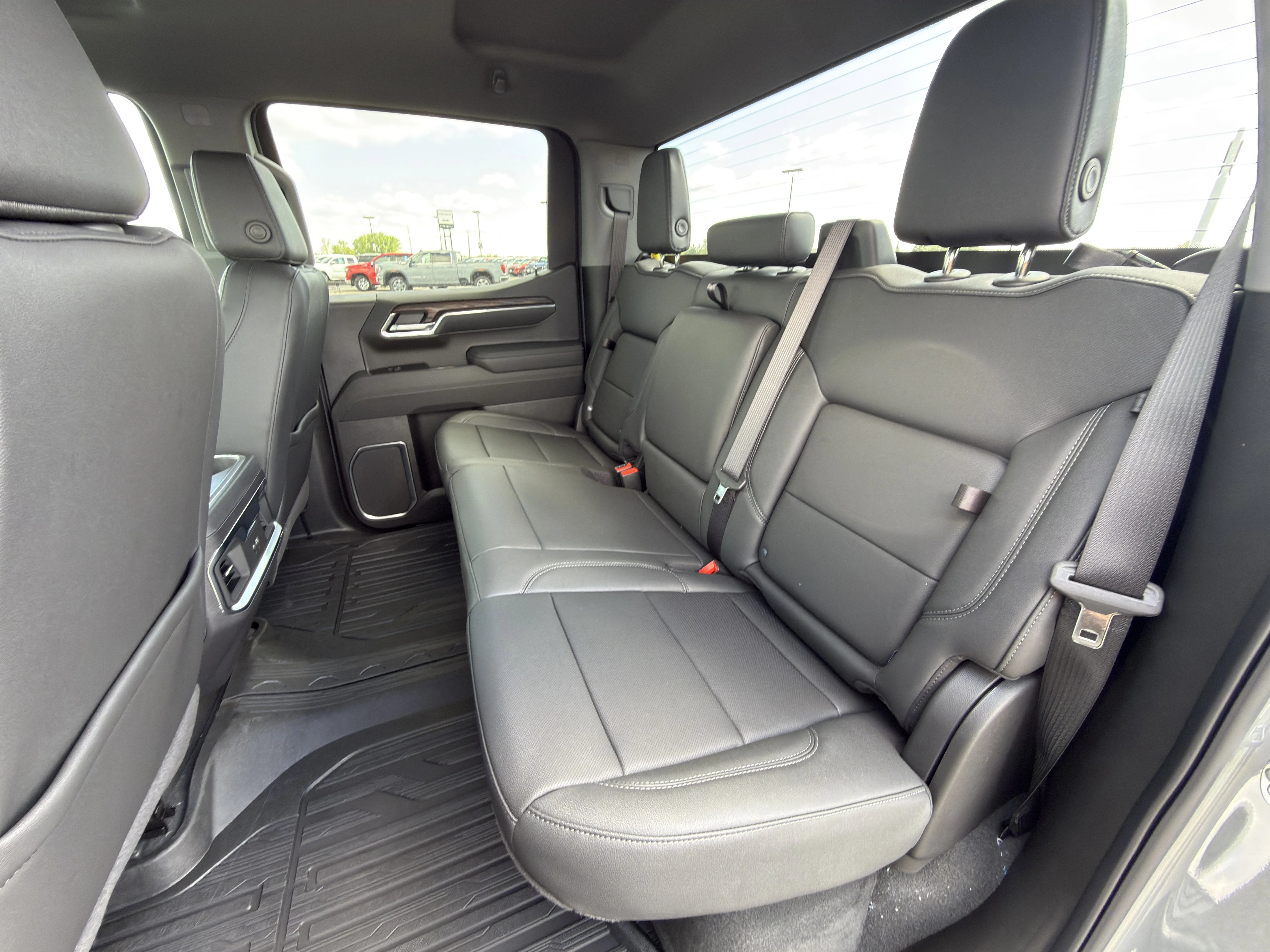 2026 GMC Sierra 1500 SLT - Photo 18