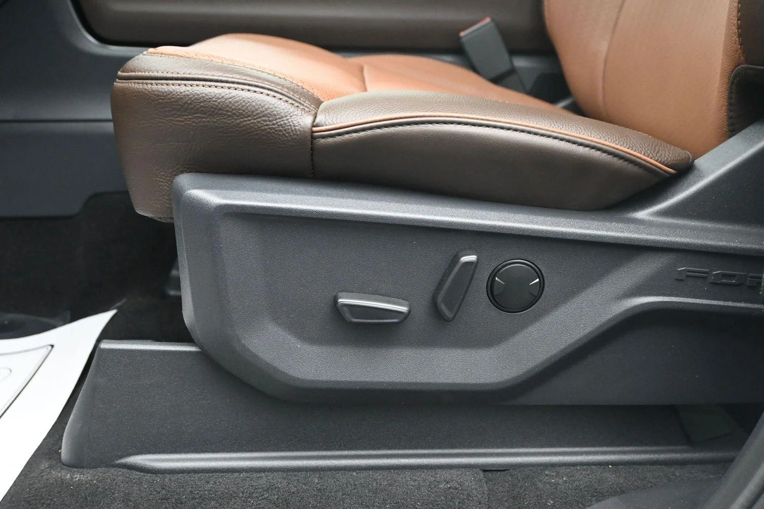 New 2026 Star White Metallic Tri-Coat Ford MAX King Ranch® image 21