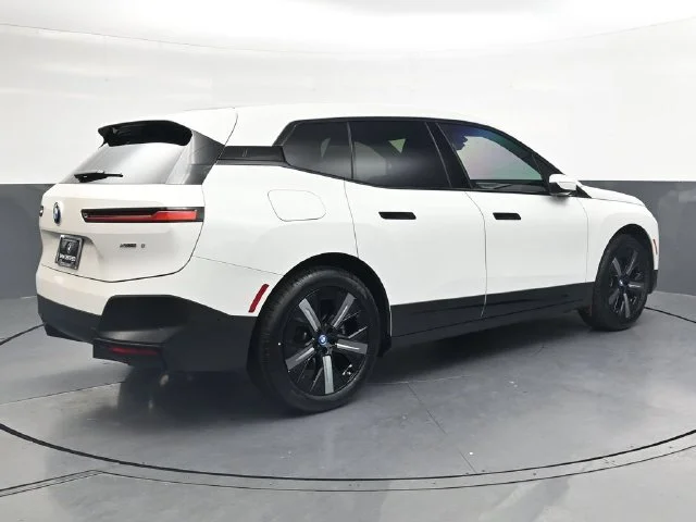 Certified Used 2024 White/off-white BMW xDrive50 image 4