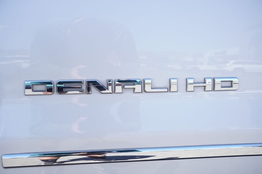 Used 2018 White GMC Denali image 13