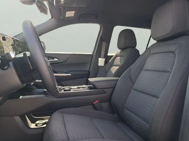 New 2027 Summit White Chevrolet LT image 21