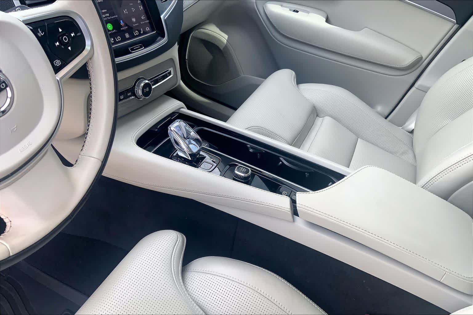 Used 2025 WHITE Volvo Ultra image 16