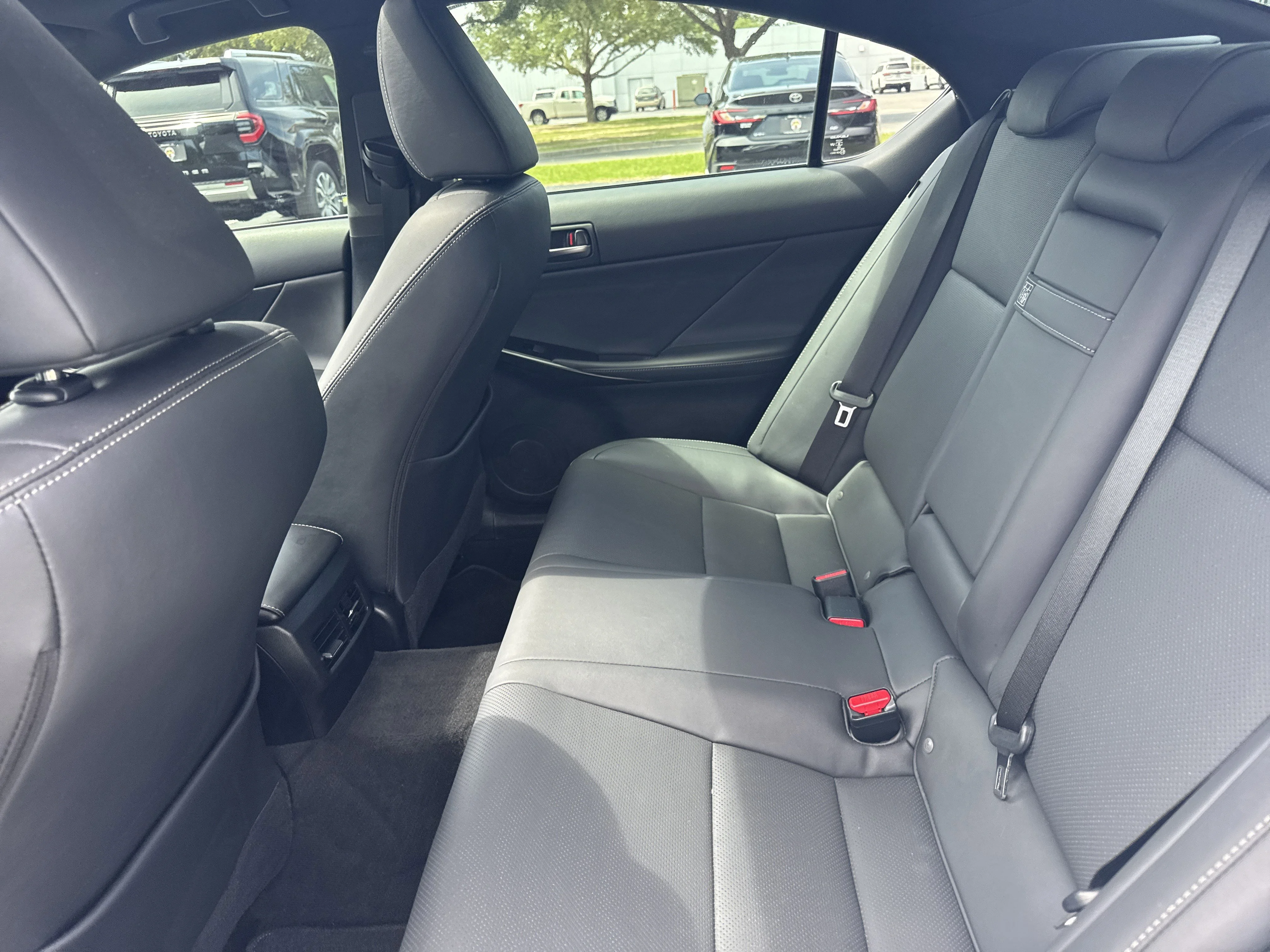 Used 2025 White Pearl Lexus 300 image 25