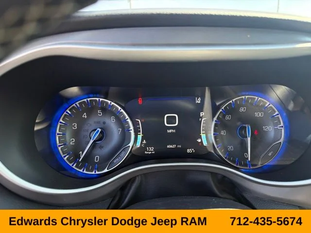 Used 2025 Red Chrysler Select image 17