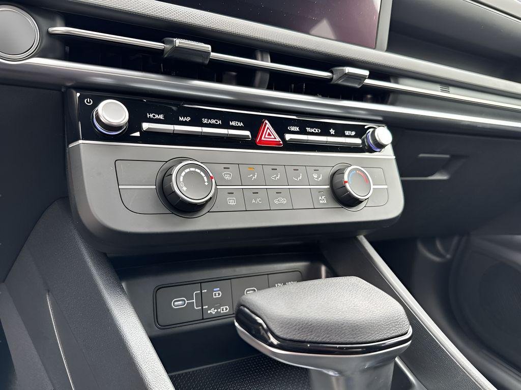 2025 Hyundai Santa Cruz SE - Photo 16