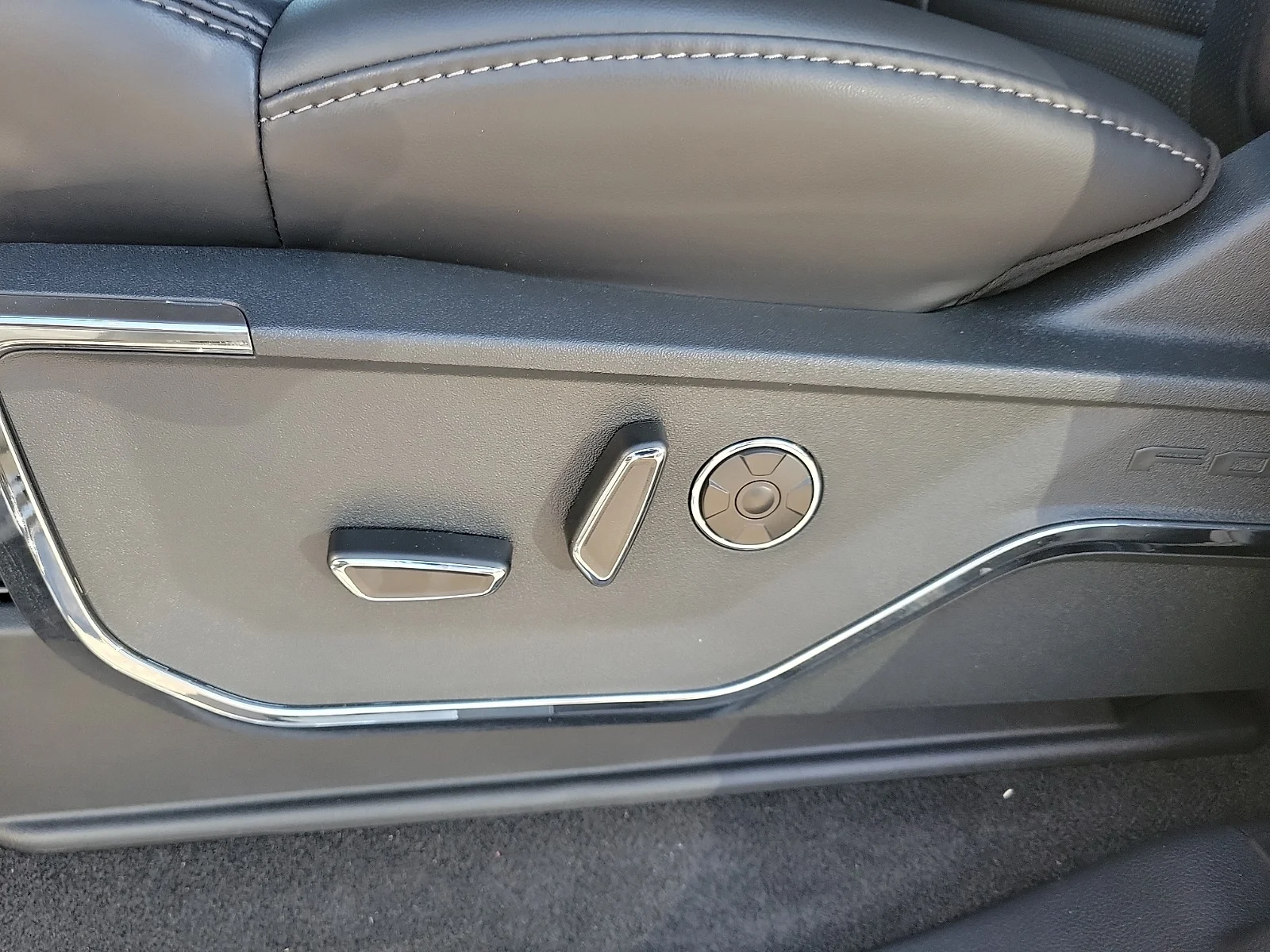 New 2026 Agate Black Metallic Ford Platinum&reg; image 13