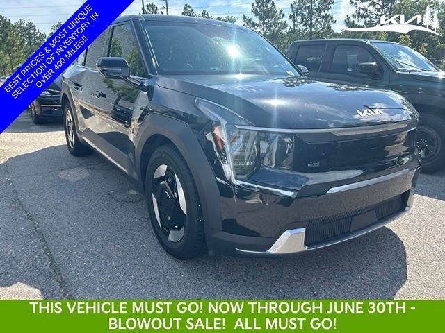 Used 2024 Black Kia Light Long Range image 1