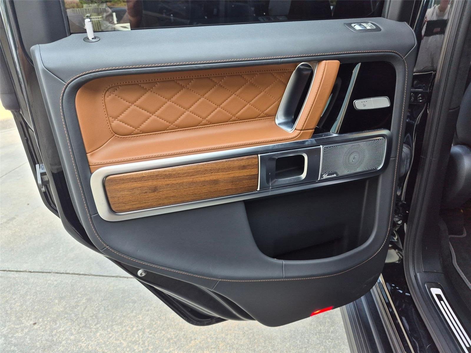 Used 2025  Mercedes-Benz G 550 image 25