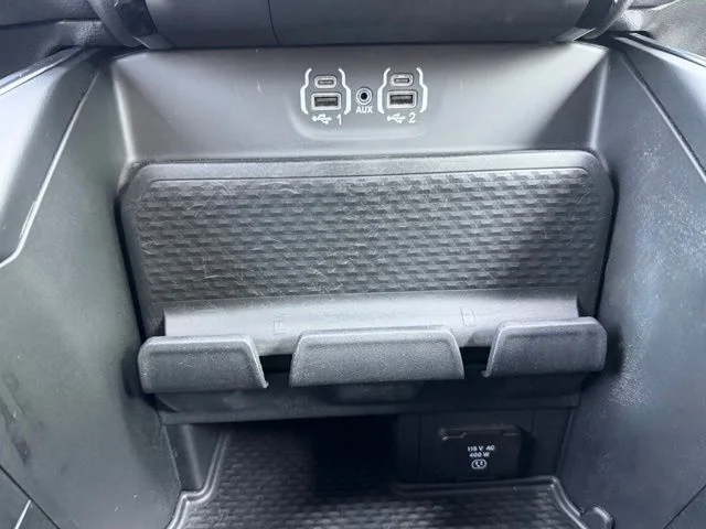 Used 2023 Silver Ram Laramie image 25