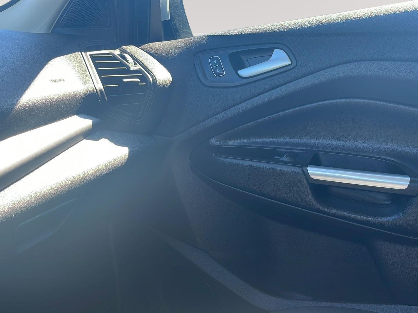 2017 Ford Escape SE - Photo 27