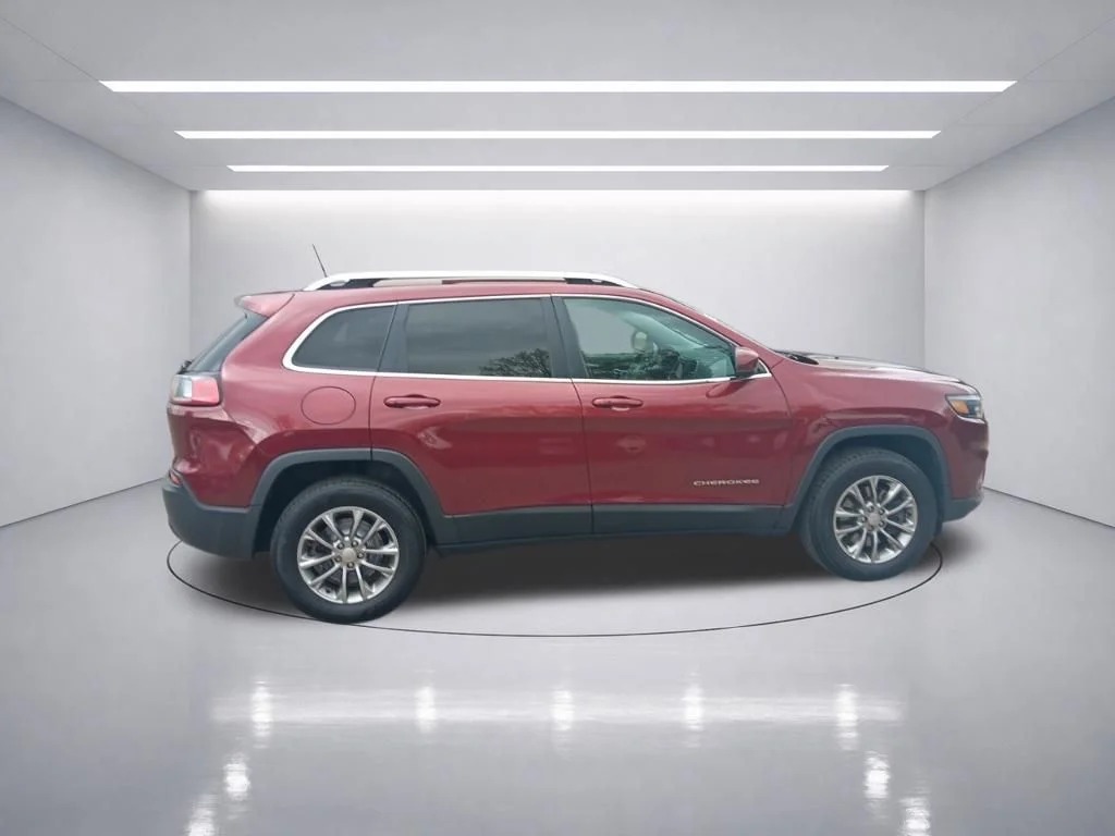 Used 2019 Velvet Red Pearlcoat Jeep Latitude Plus image 8