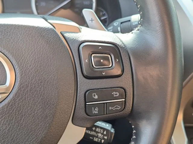 Used 2020 White Lexus 300h image 18