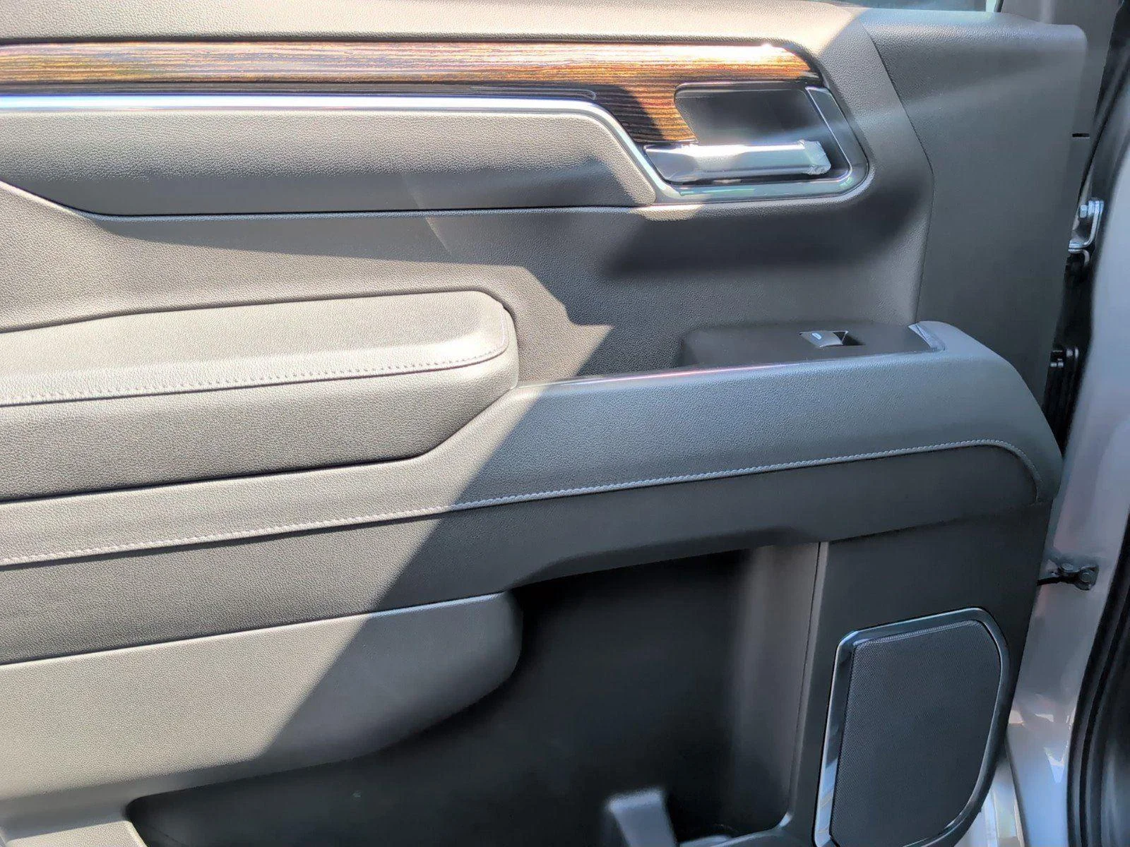 New 2026 Sterling Metallic GMC Elevation image 34