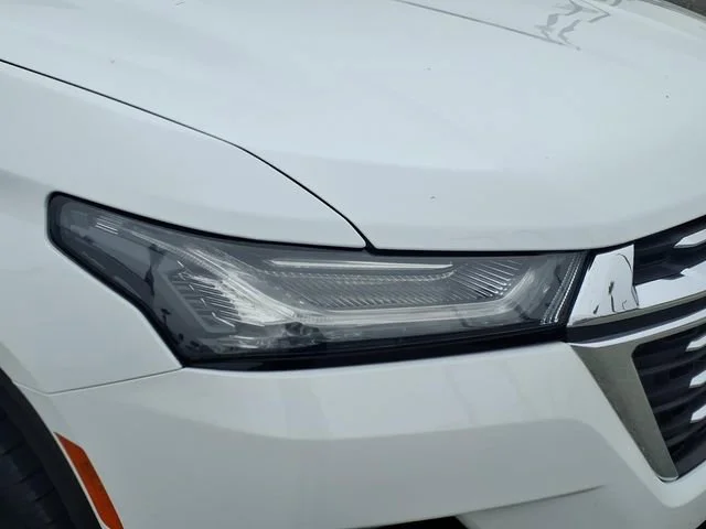Used 2023 Summit White Chevrolet LT Cloth image 2