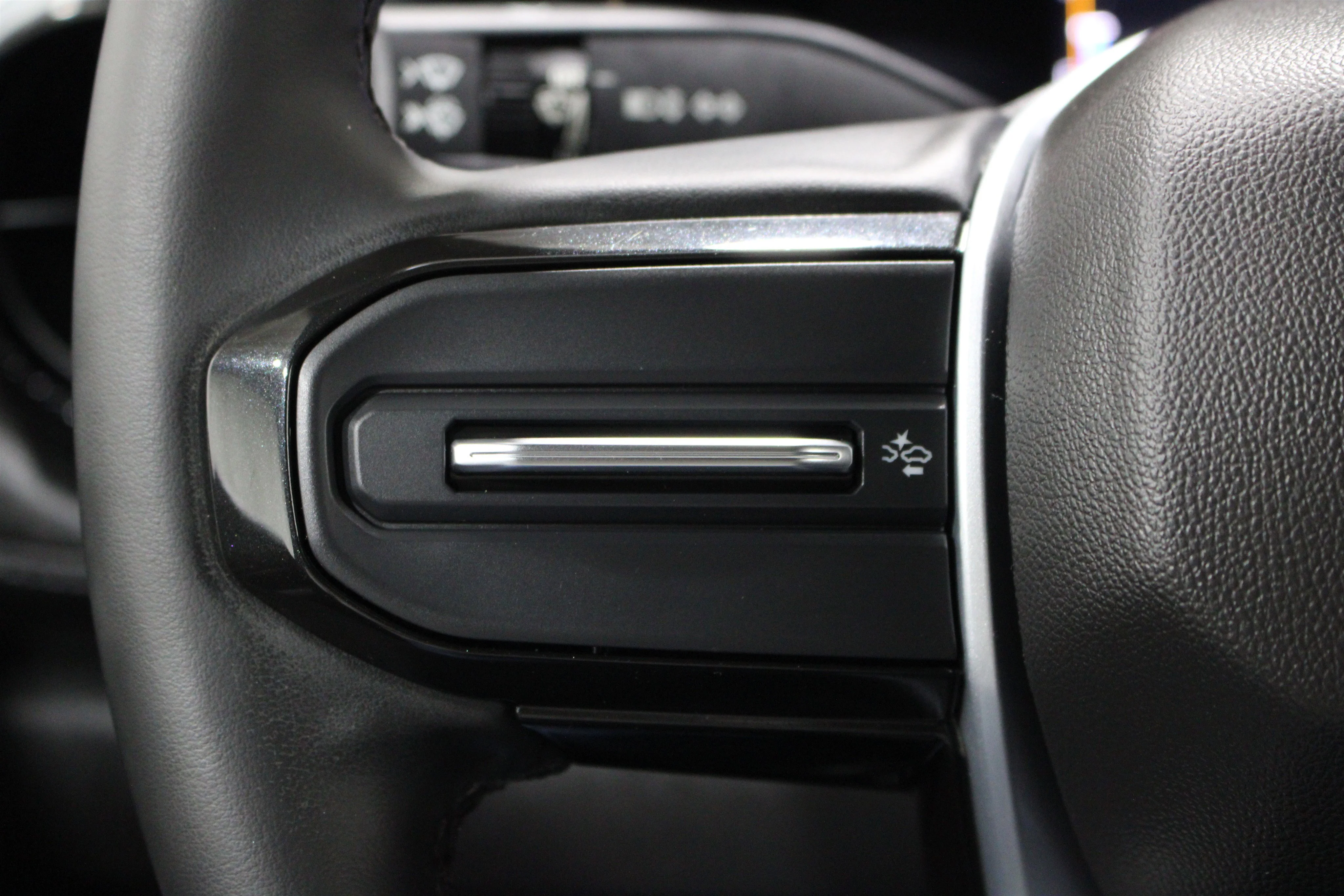 2023 Chevrolet Colorado LT - Photo 11