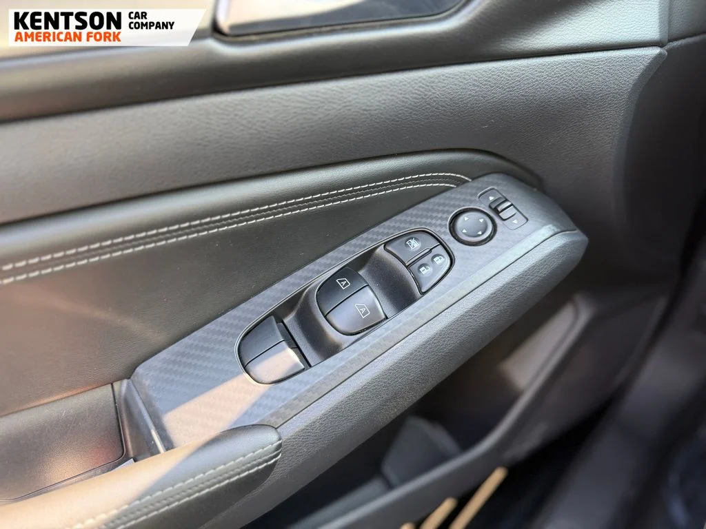 Used 2019 Black Nissan 2.5 SV image 19