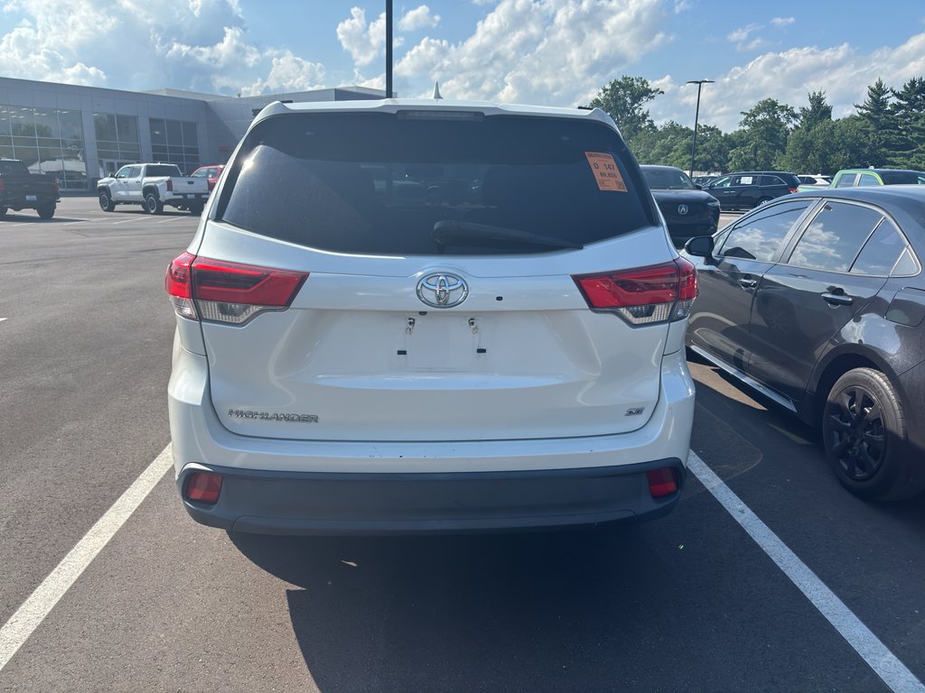 Used 2018 Blizzard Pearl Toyota SE image 5