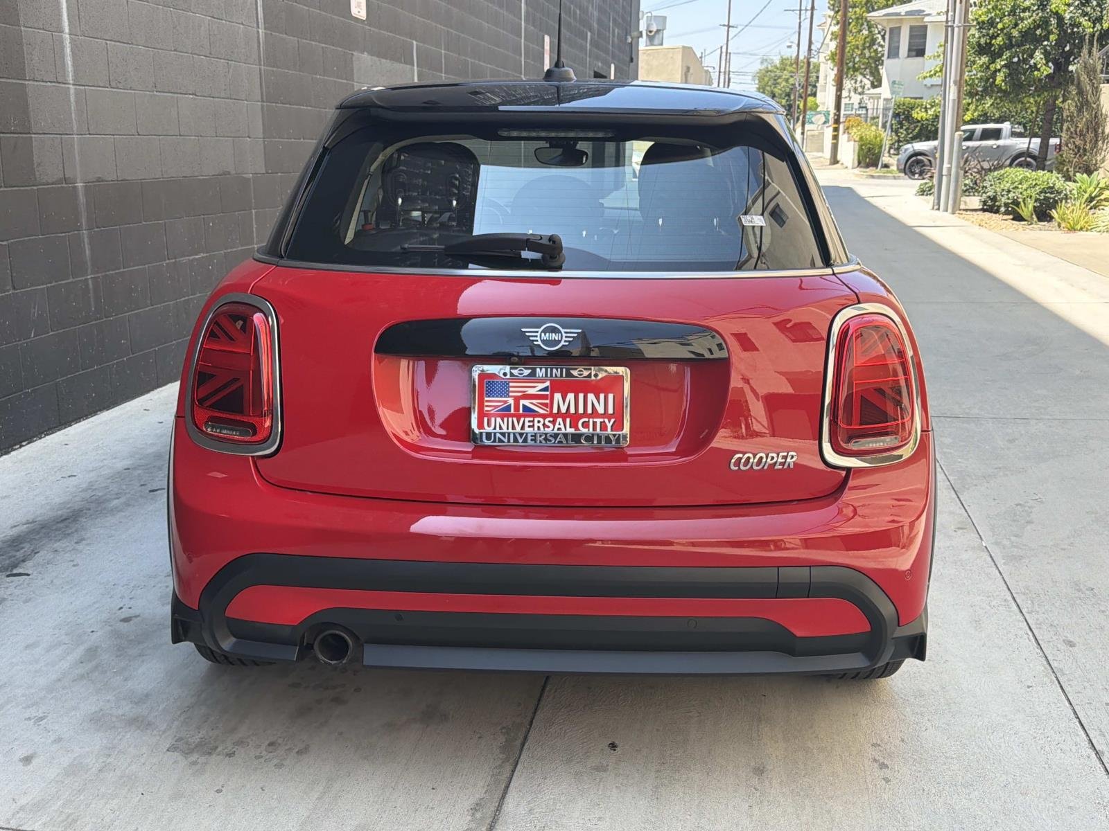 Used 2022 Chili Red MINI Cooper FWD image 4