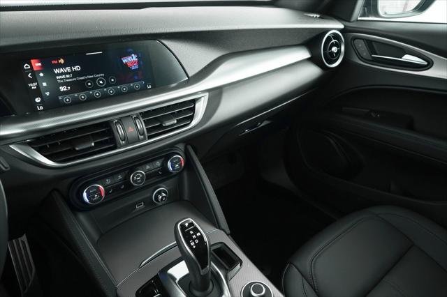 New 2025 Vesuvio Gray Metallic Exterior Paint Alfa Romeo  image 39