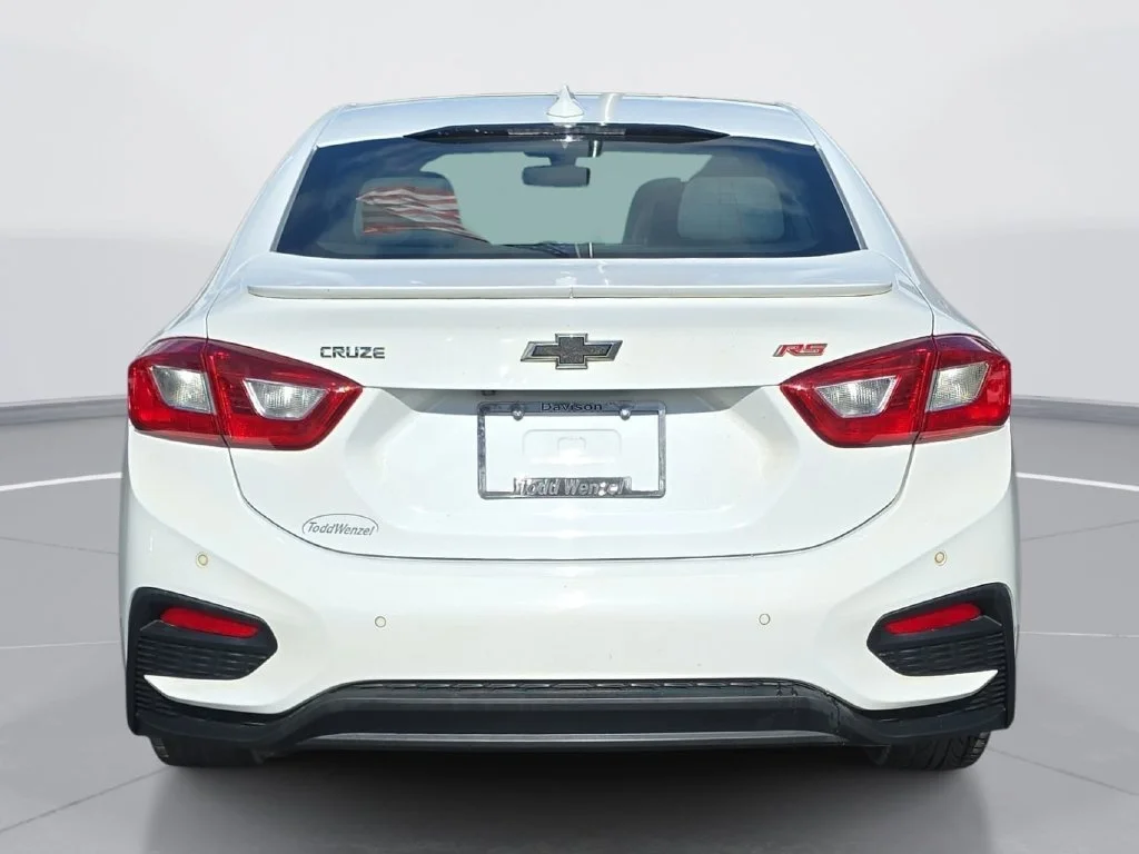 Used 2019 SUMMIT WHITE Chevrolet LT image 5