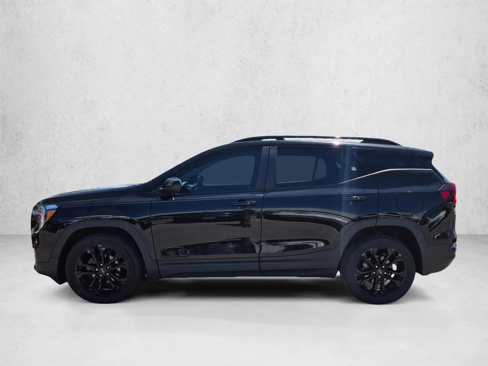 Used 2022 Ebony Twilight Metallic GMC SLE image 8