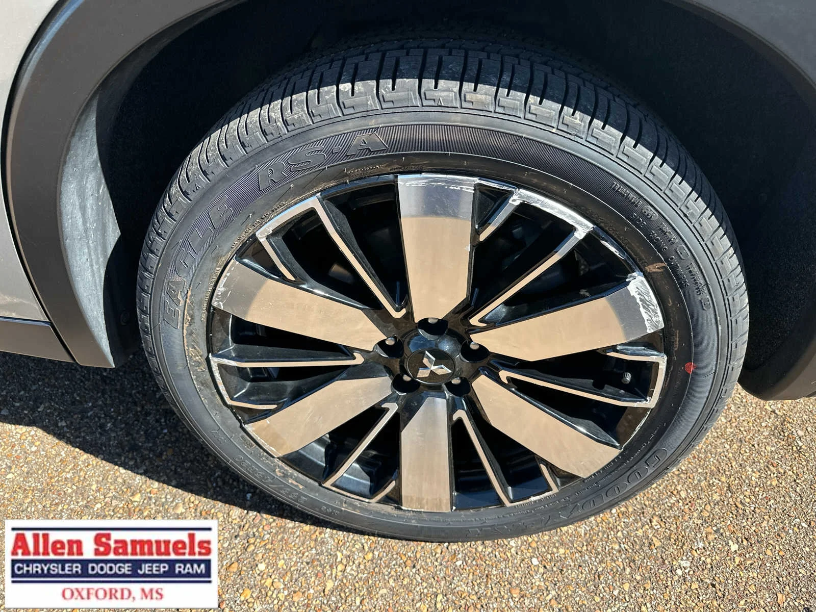 2025 Mitsubishi Outlander SE - Photo 42