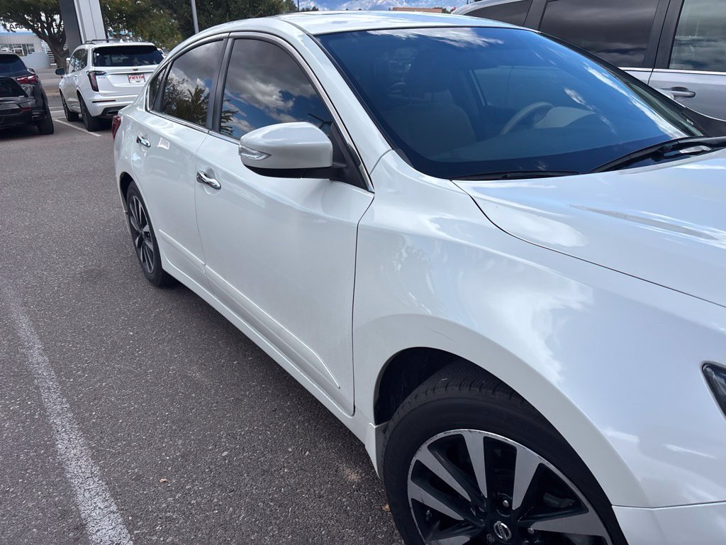 Used 2018 White Nissan 2.5 SV image 10