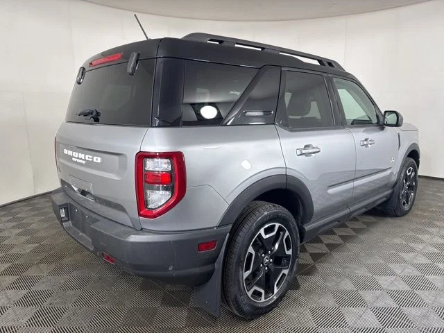 Used 2023 Silver Metallic Ford Outer Banks image 3