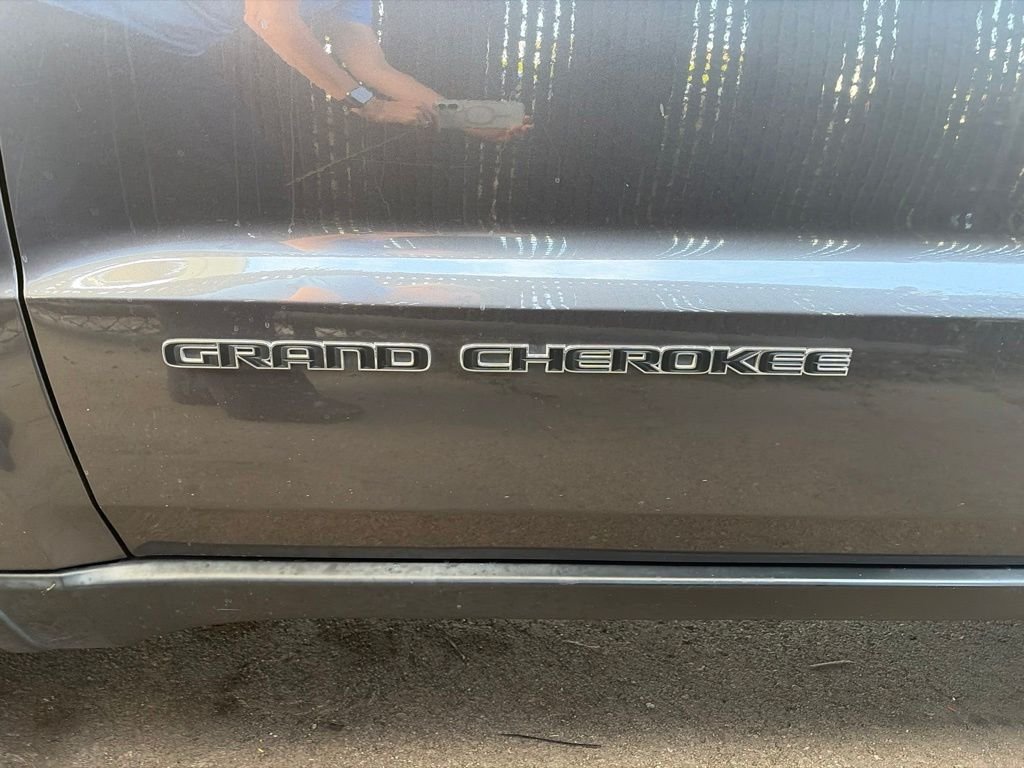 Used 2018 Gray Jeep Laredo E image 8