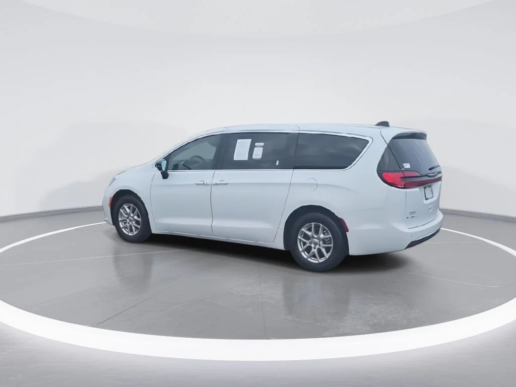 Used 2024 White Chrysler Touring L image 6