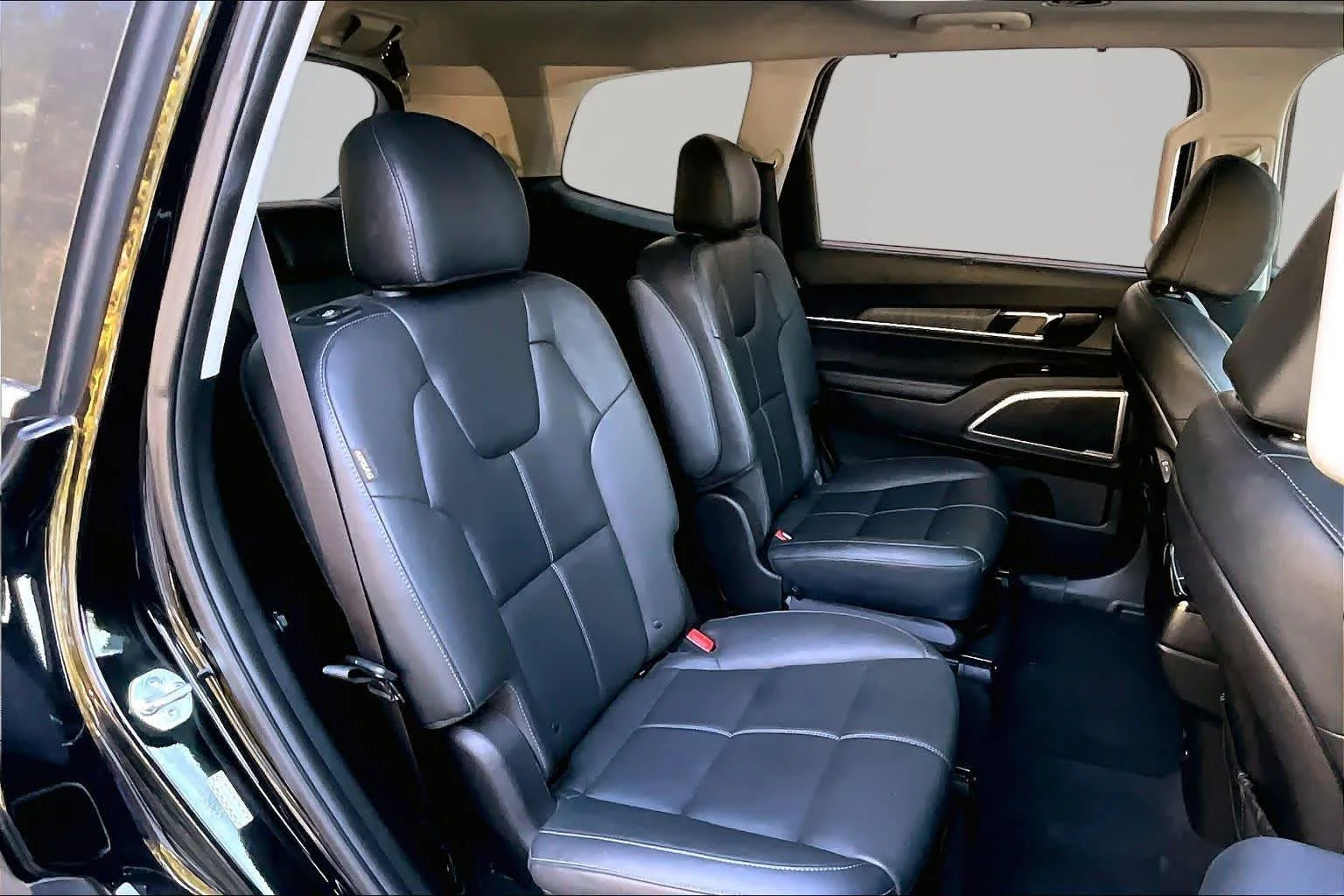 Used 2023 Ebony Black Kia EX image 20