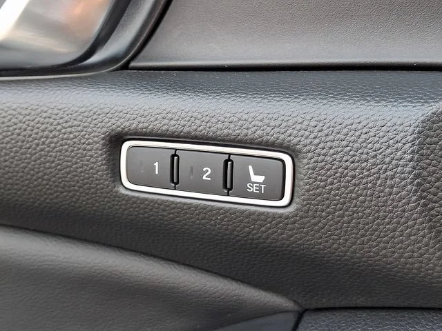 Used 2018 Silver Honda EX-L image 27